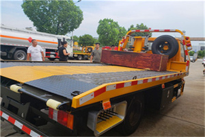 万荣附近拖车电话号码服务